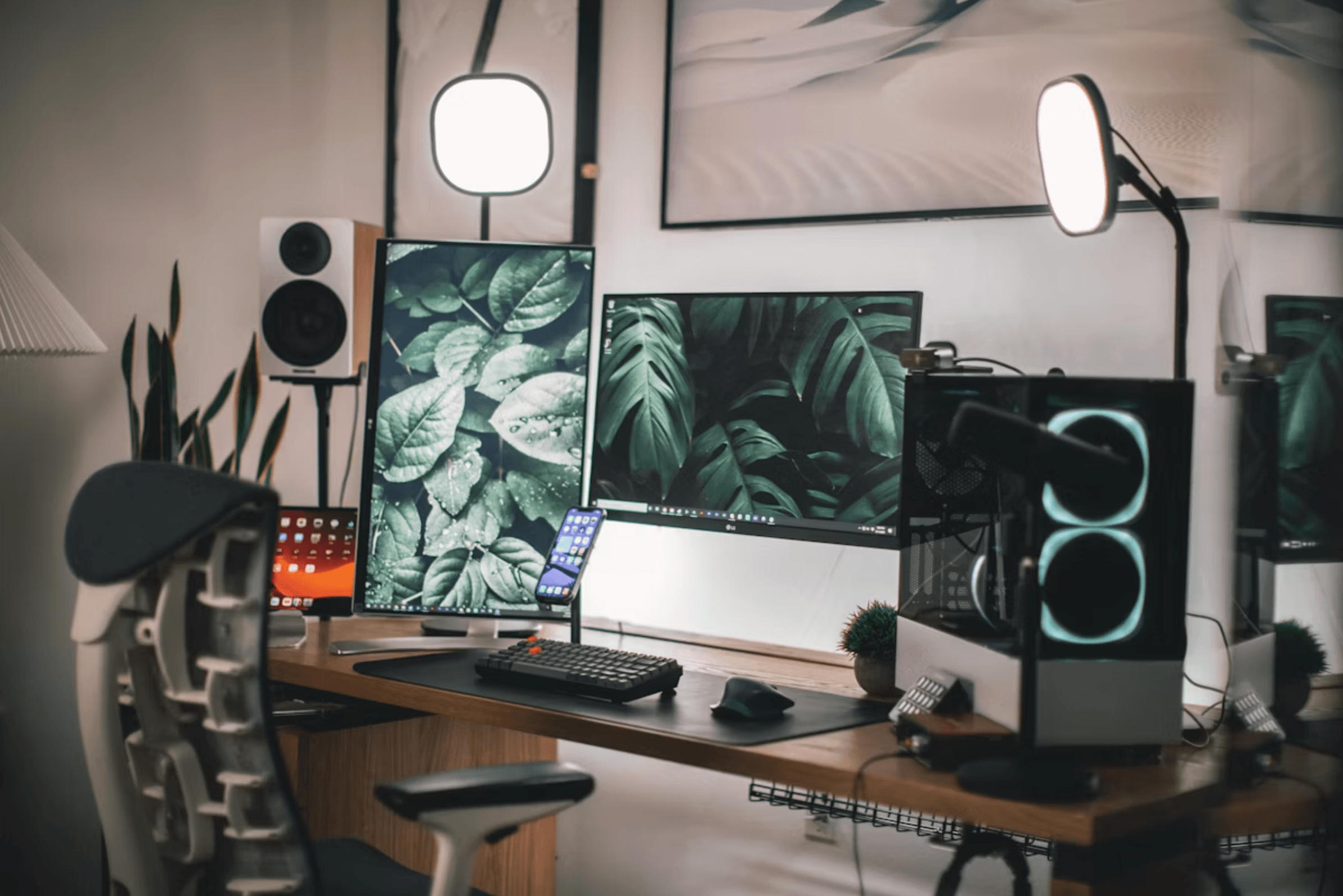 Technical workbench background MacInside